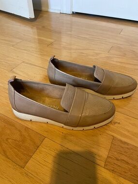 Women's dr scholls Taupe Slip-On Loafers size 8